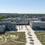 Patří mezi největší stavební firmy v zemi. Do jubilejního roku vstupuje s projekty za téměř 40 miliard